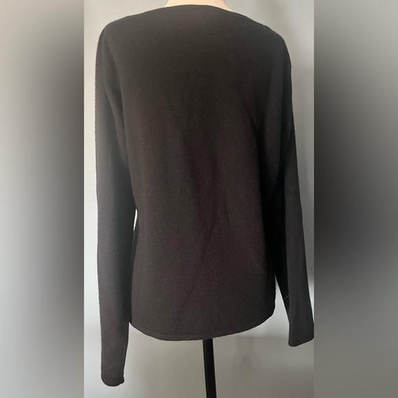 J Jill Black Cashmere Sweater with Scoop Neckline in Pristine Condition! - Picture 3 of 9